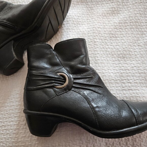 Clark's Black Leather Booties 8M w/1 1/2"heel - Picture 4 of 7